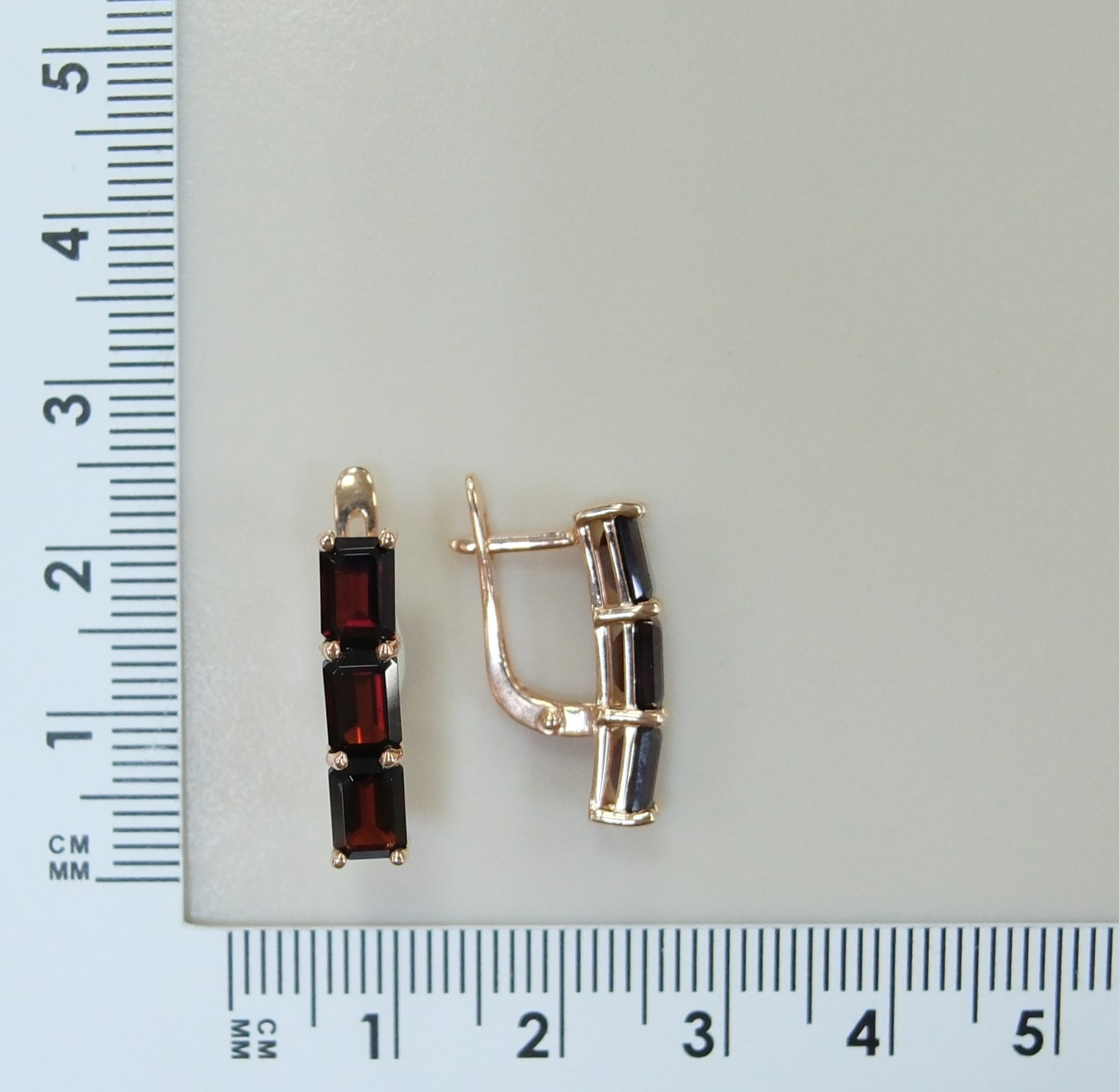 Серебряные серьги с гранатами